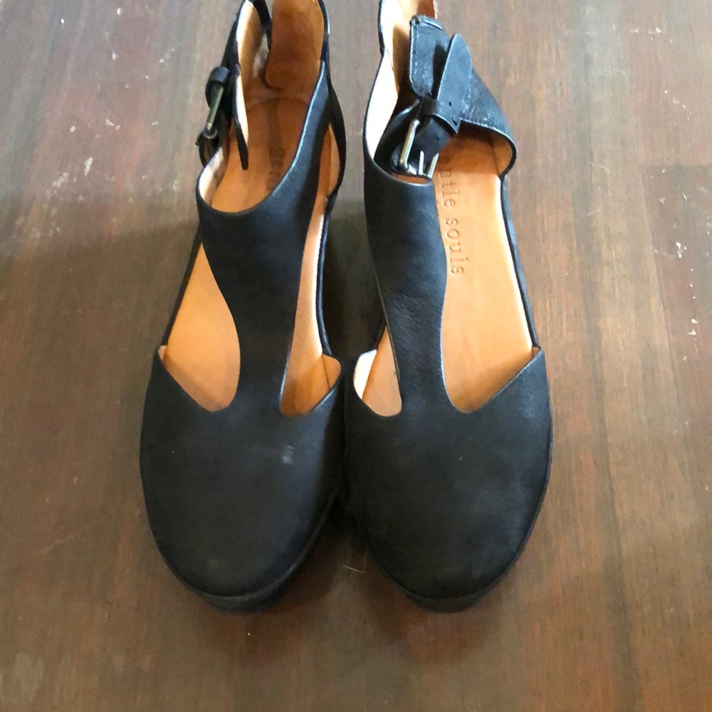 Gentle Souls platform black suede 6.5